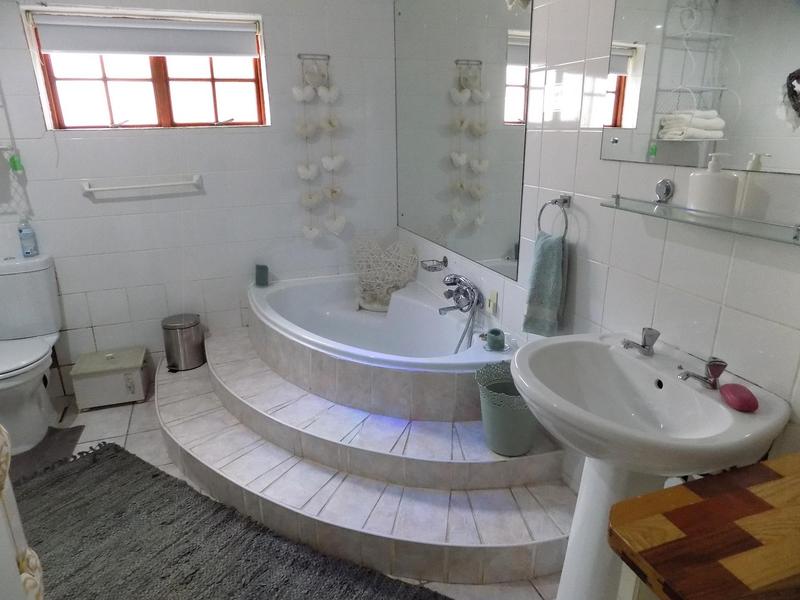 3 Bedroom Property for Sale in Fraaiuitsig Western Cape